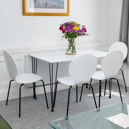 Super City Centre Apartment - Two Bedrooms, Perfect Location Bath Bagian luar foto