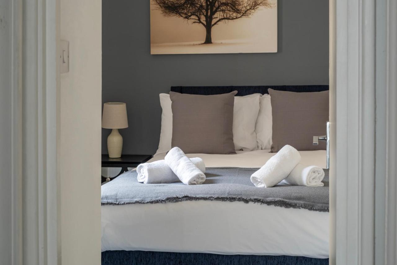 Super City Centre Apartment - Two Bedrooms, Perfect Location Bath Bagian luar foto