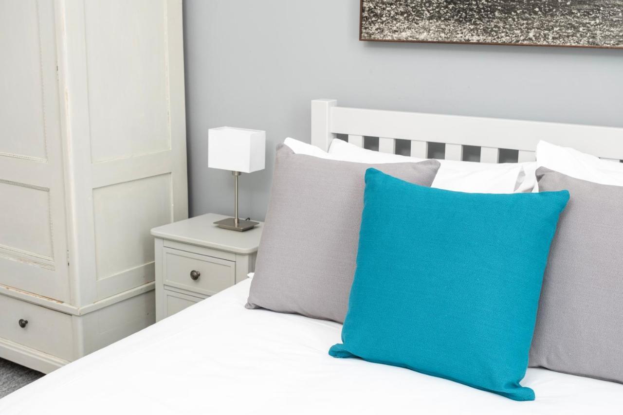 Super City Centre Apartment - Two Bedrooms, Perfect Location Bath Bagian luar foto