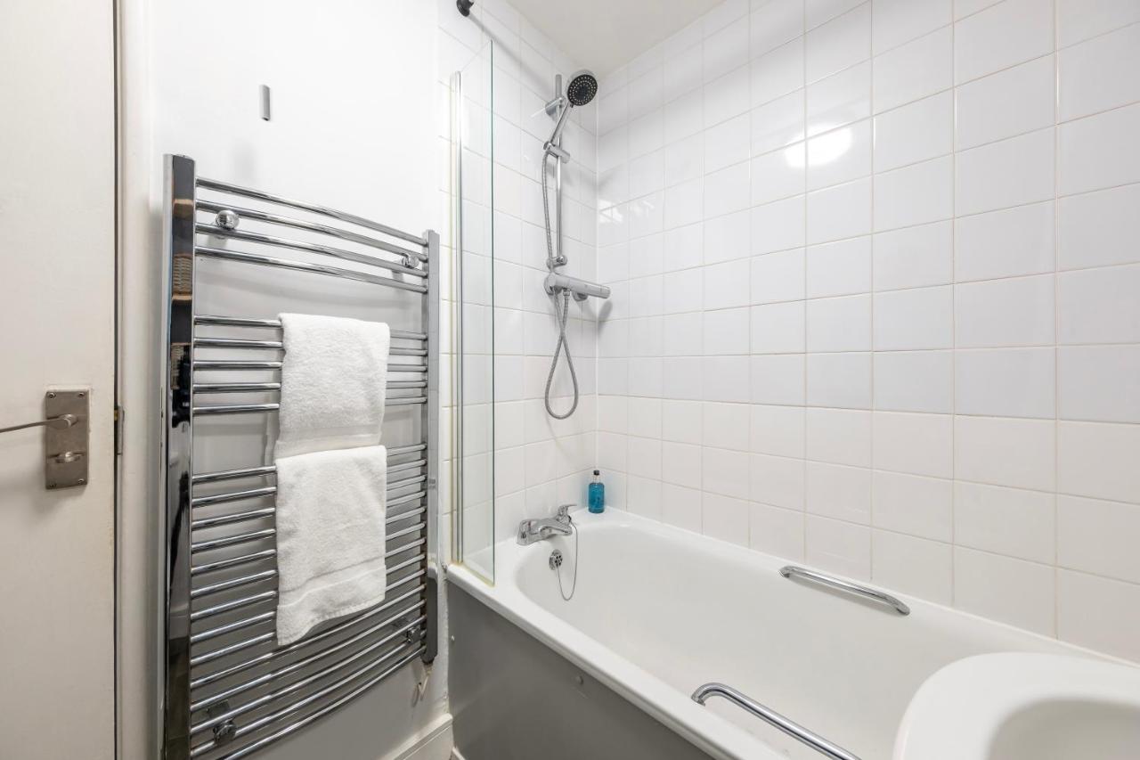 Super City Centre Apartment - Two Bedrooms, Perfect Location Bath Bagian luar foto